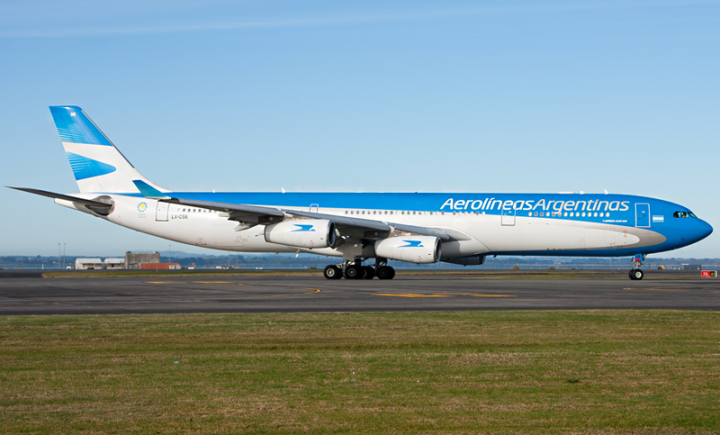 Aeronavegantes denuncian que Aerolíneas desprogramó dos Airbus A340, lo que arriesga los empleos