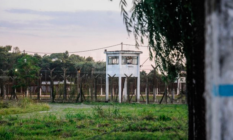 Unos 200 presos realizan una huelga de hambre en la cárcel de Las Flores