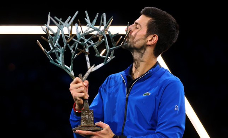 Djokovic se coronó campeón en el Masters 1000 de París tras vencer al canadiense Shapovalov