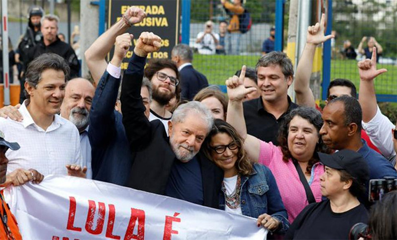 Lula ya está libre y «sin odio»: apuntó a Bolsonaro y liderará la oposición