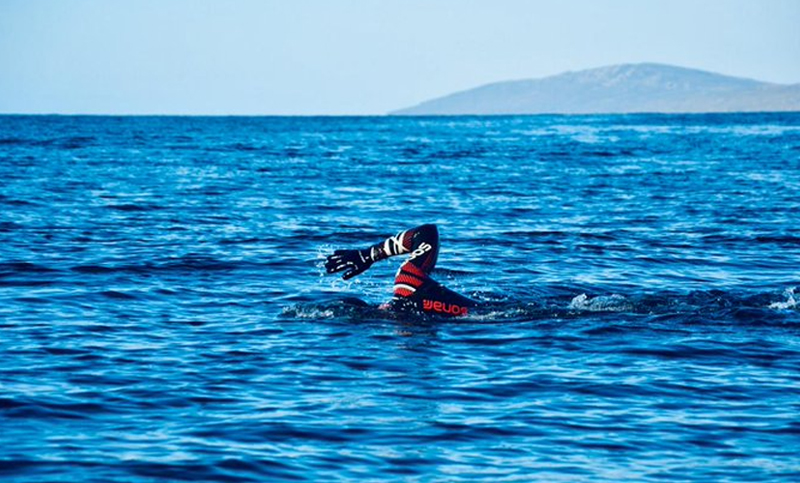 Un concordiense unió a nado las Islas Malvinas
