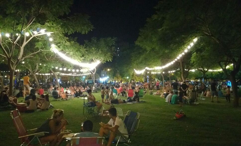 Este jueves habrá un picnic nocturno en el parque de las Colectividades