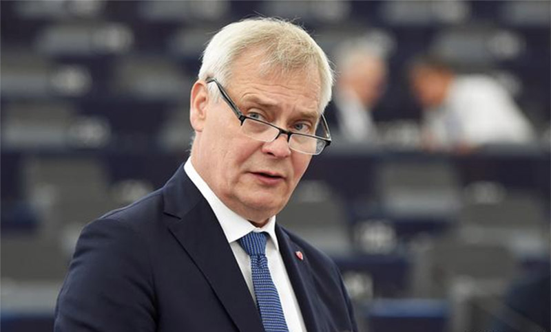 Presidente de Finlandia acepta renuncia de su primer ministro