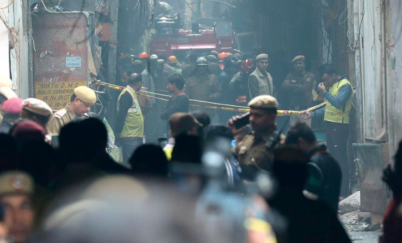 Un incendio en una fábrica de Nueva Delhi deja al menos 43 muertos y 16 heridos