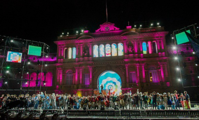 Festejo musical en Plaza de Mayo por el traspaso presidencial