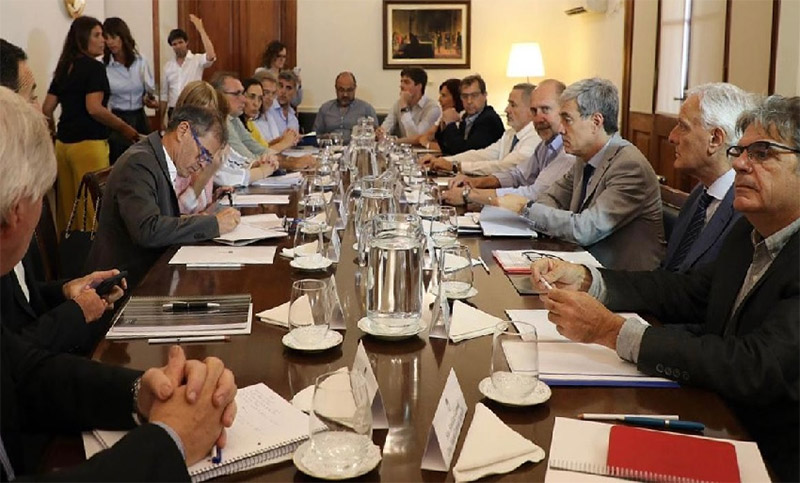 Con la mayor preocupación en lo «económico» Perotti encabezó su primera reunión de Gabinete
