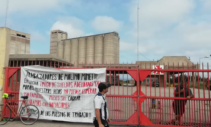 Trabajadores de Molinos Minetti que realizan una toma denuncian que la empresa los dejó encerrados