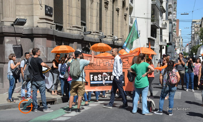 Siprus y ATE se manifestaron contra salarios adeudados y faltante de medicamentos