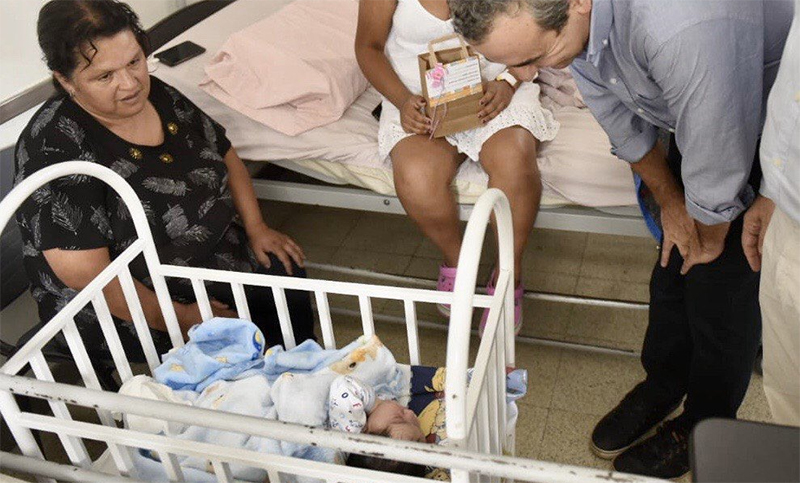 Cielo, la primera beba nacida en Rosario en el 2020