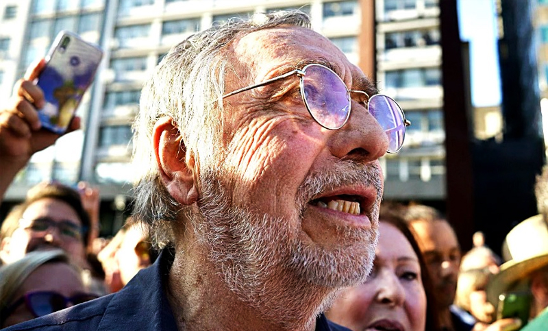 Brandoni denunciado por gritarle «asesina» a Cristina Kirchner durante un acto de homenaje a Nisman