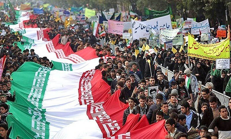 Irán celebró su aniversario con actos en todo el país y con advertencias para EEUU