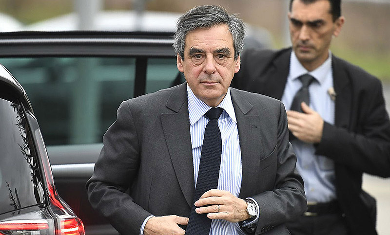 Francia sienta en el banquillo al ex premier Fillon por el escándalo de empleos ficticios