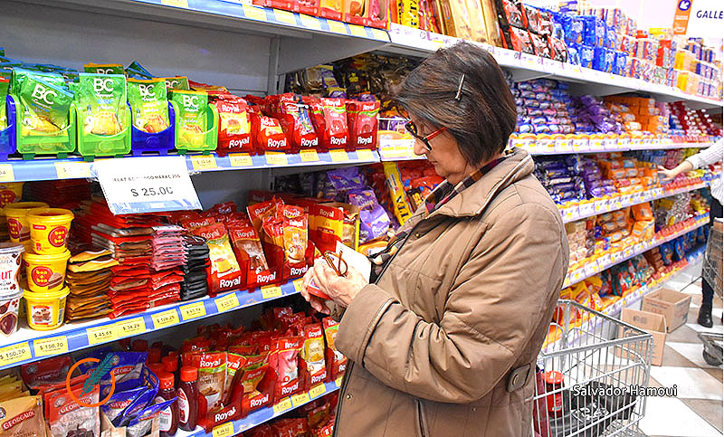 El consumo en supermercados cayó 9,7% y el de autoservicios 8,4% durante el 2019