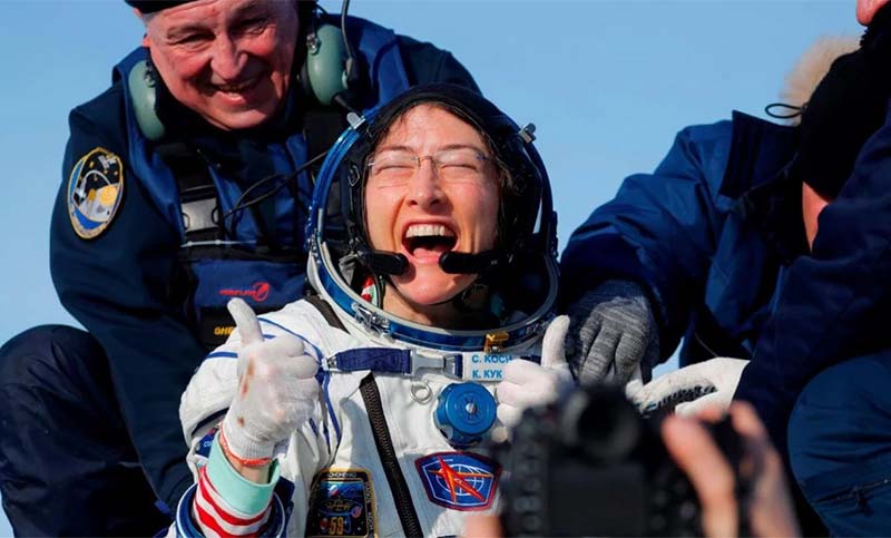Regresó a la Tierra la astronauta que batió el record de permanencia en el espacio