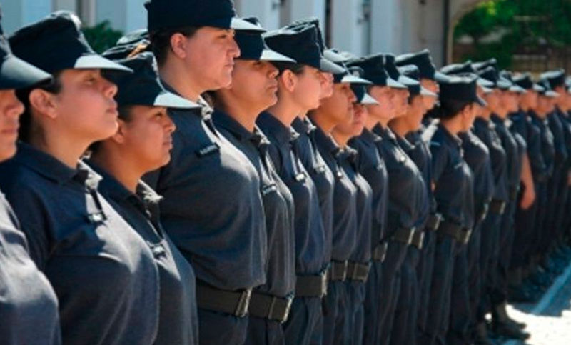Mujeres en la policía: discriminación, violencia de género e imposibiliad de acceder a cargos jerárquicos