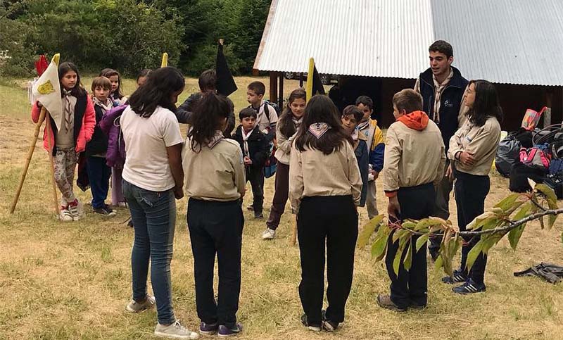 Los Scouts y su actualidad en Rosario, del «educar en valores» al destierro de mitos