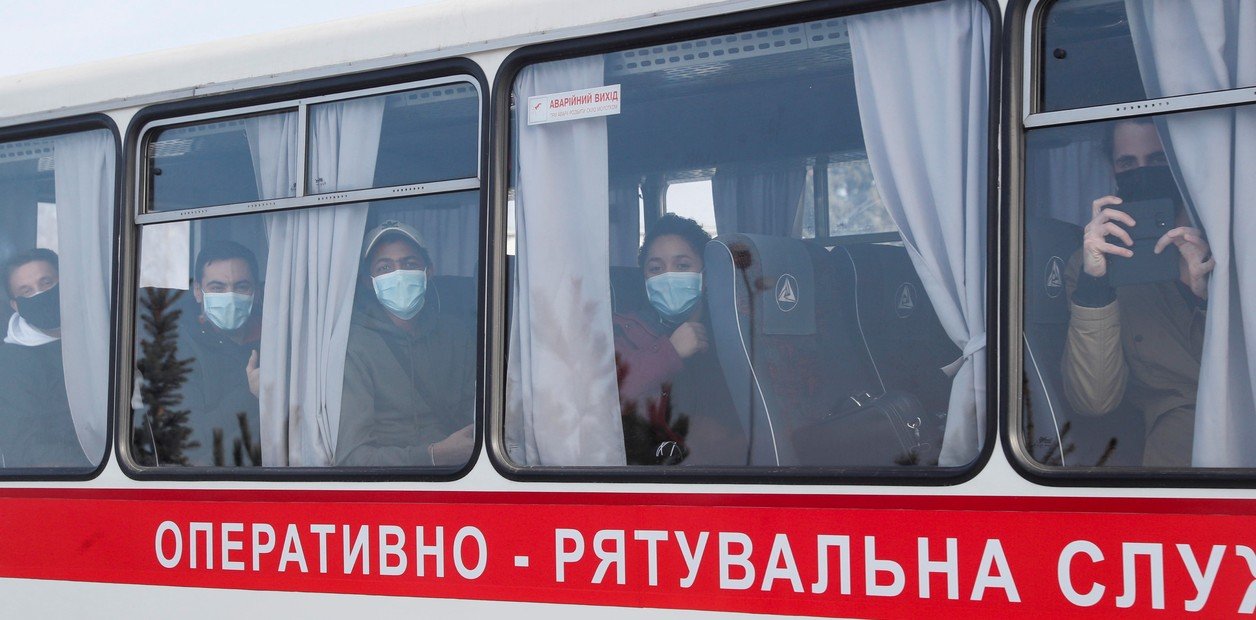 Ya están en Ucrania los argentinos evacuados de China