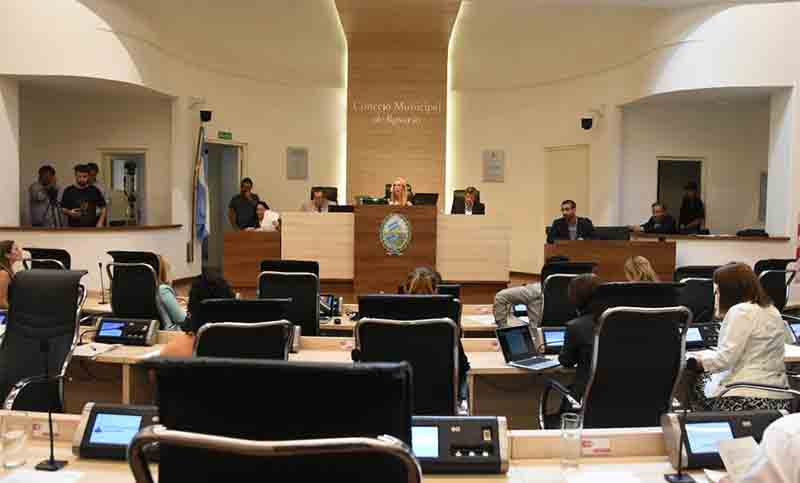 La tensión por la Ley de Necesidad y el coronavirus se colaron en el Concejo