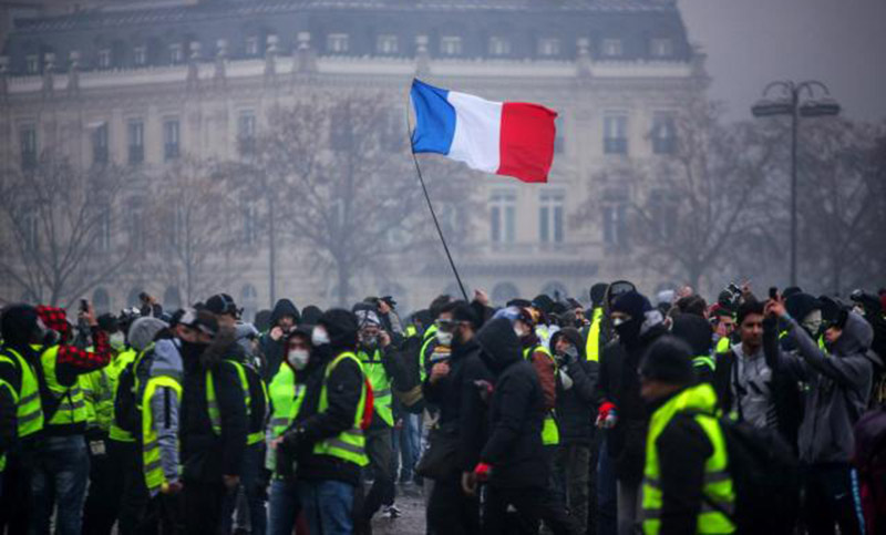 Pese a las restricciones, los chalecos amarillos volvieron a manifestarse en Francia