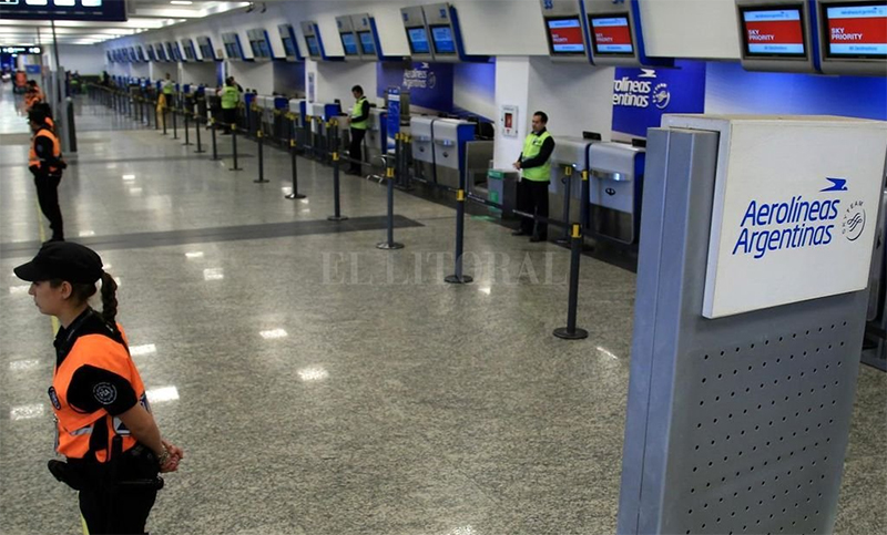 Compañías aéreas trabajan contra reloj para atender la situación de argentinos en el exterior