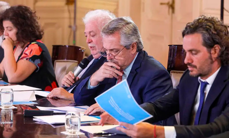 Alberto Fernández: «El gobierno analiza una serie de medidas para que cada uno se quede en su casa»