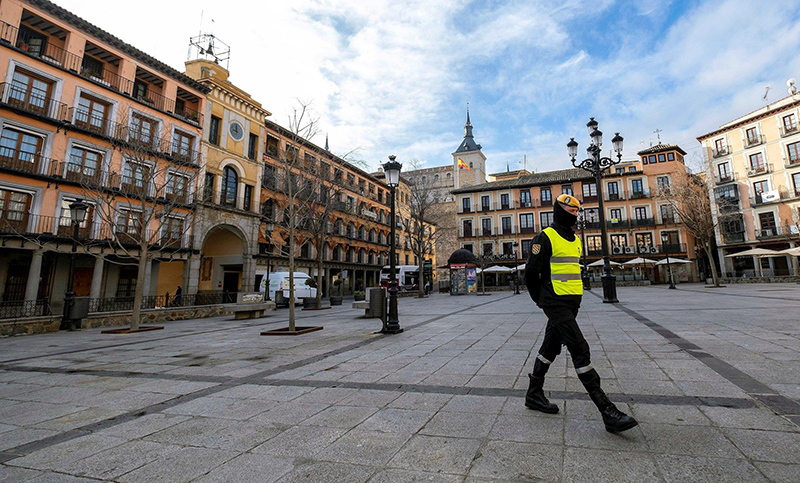 Las muertes por Covid-19 superan las 1.000 en España pero hay optimismo por la disciplina
