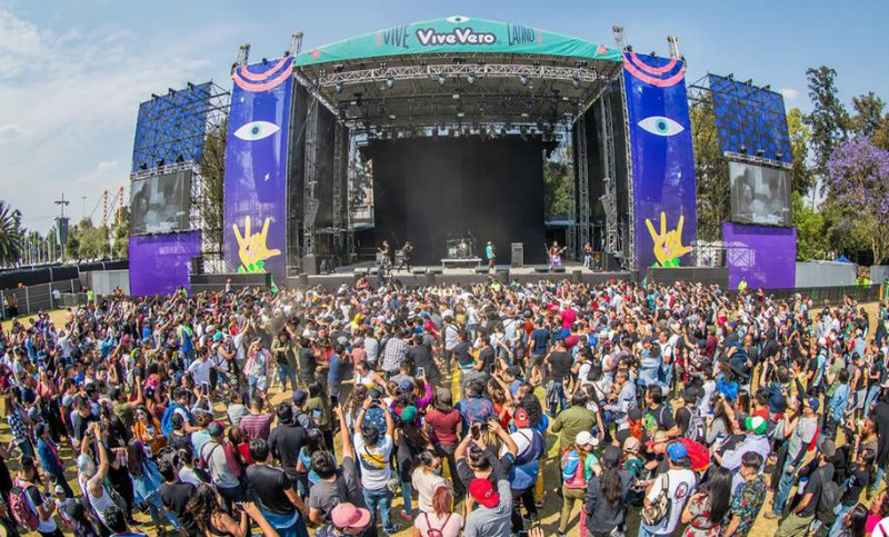 Pese al coronavirus, el Festival Vive Latino reunió a unas 40 mil personas en México