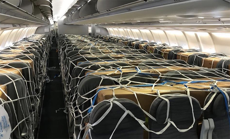 Avión de Aerolíneas Argentinas regresa al país desde China con 13 de toneladas de insumos médicos