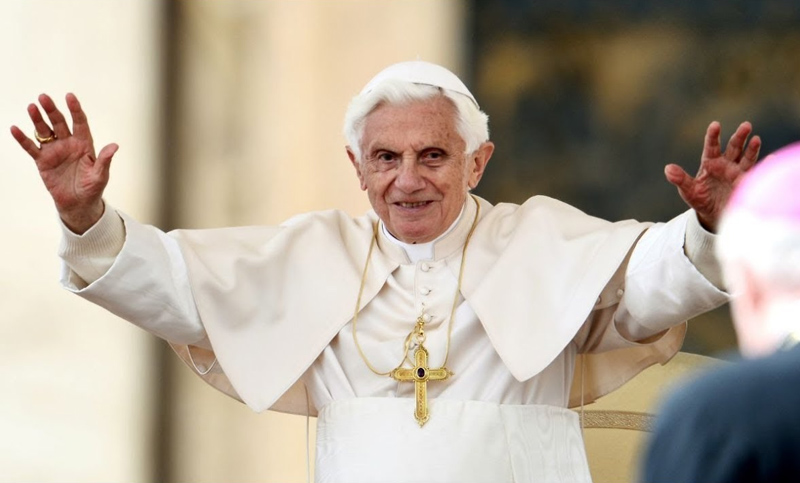 Aislado en medio del Vaticano, Benedicto XVI cumple 93 años