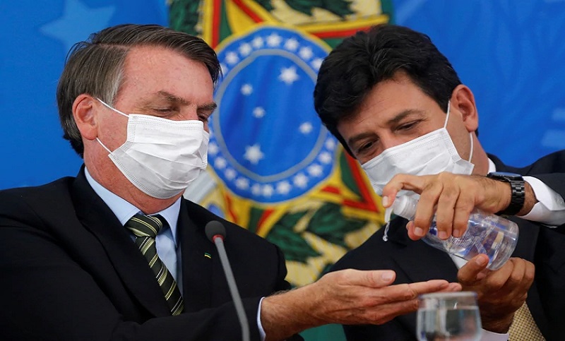 Bolsonaro jaquea al ministro de Salud, cuya eventual expulsión divide al gobierno de Brasil 