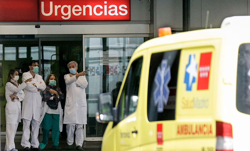 España supera a Italia en contagios por coronavirus y registra una leve baja en los muertos diarios