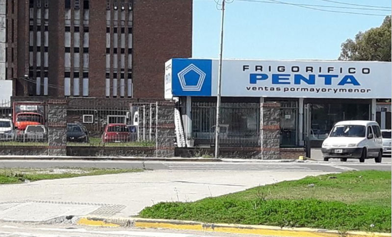 Frigorífico Penta despidió a 250 trabajadores y los abandonó en su planta de Quilmes