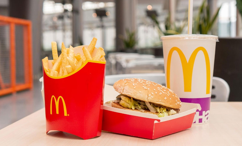 Denuncian que McDonalds y otras empresas de comidas rápidas pagaron sueldos con descuentos