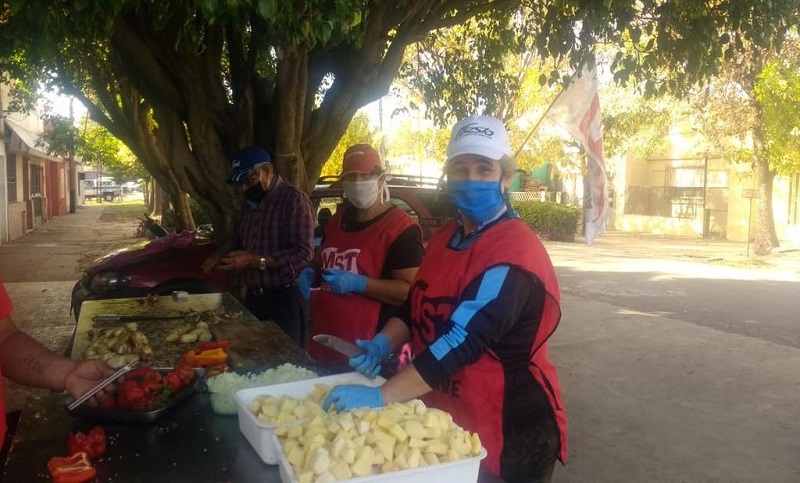 Vecinos realizaron una olla popular en Barrio El Triángulo