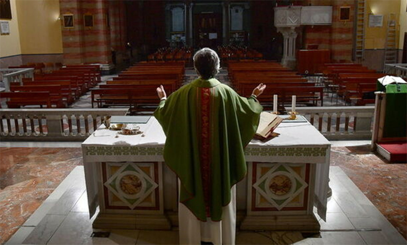Cruces entre la Iglesia católica y el gobierno de Italia por la suspensión de las misas