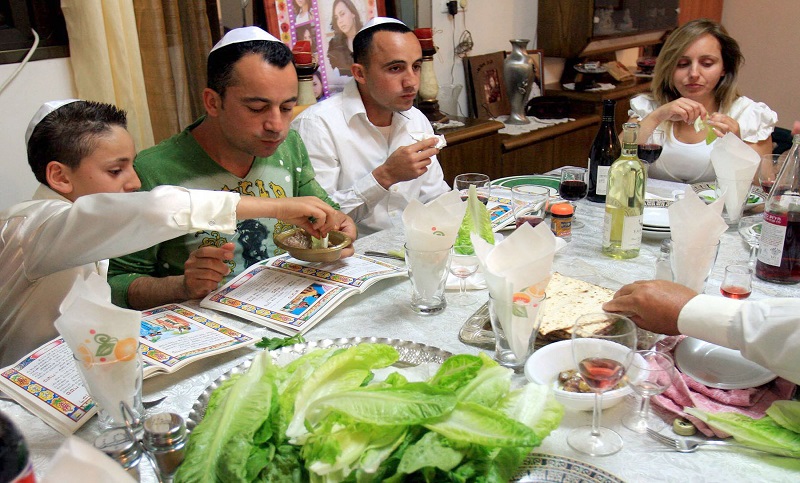 A pesar del aislamiento, la comunidad judía celebra el Pésaj 
