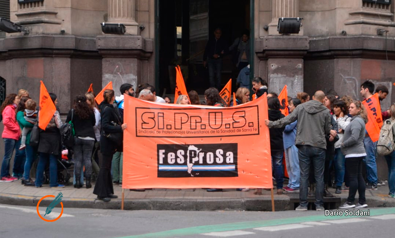 Mucho aplauso, poca paga: trabajadores de la salud pararán este miércoles por el bono nacional