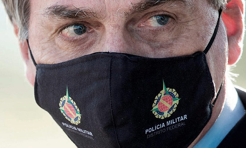 «El que toma cloroquina es de derecha», dijo Bolsonaro al anunciar liberalización del remedio