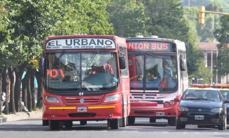 Choferes de colectivos de Jujuy realizan un paro en reclamo de salarios adeudados
