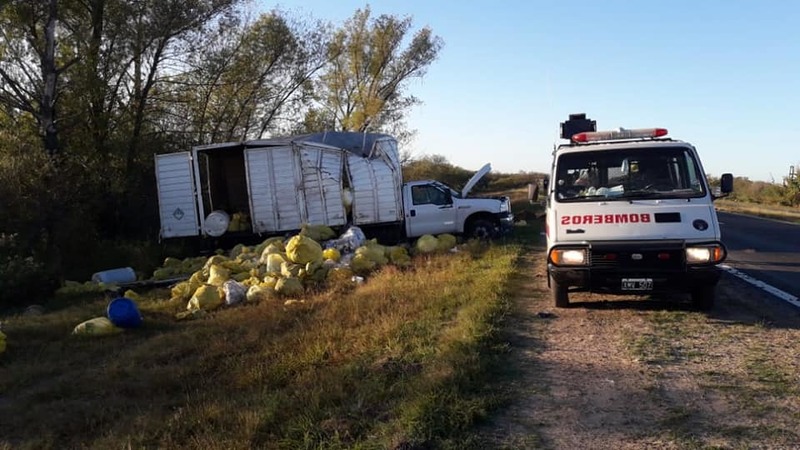Entre Ríos: volcó un camión que trasladaba residuos hospitalarios