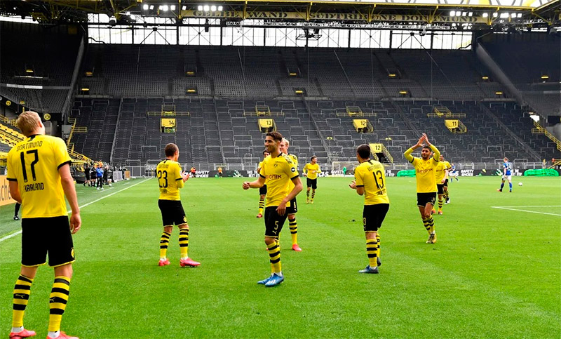 Borussia Dortmund y una goleada clásica en la vuelta al fútbol alemán