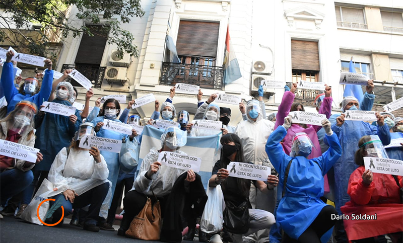 Odontólogos rosarinos se movilizaron para exigir que atiendan sus reclamos