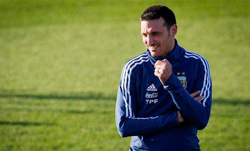 Scaloni se entusiasma con la posible dupla Messi-Martínez en Barcelona