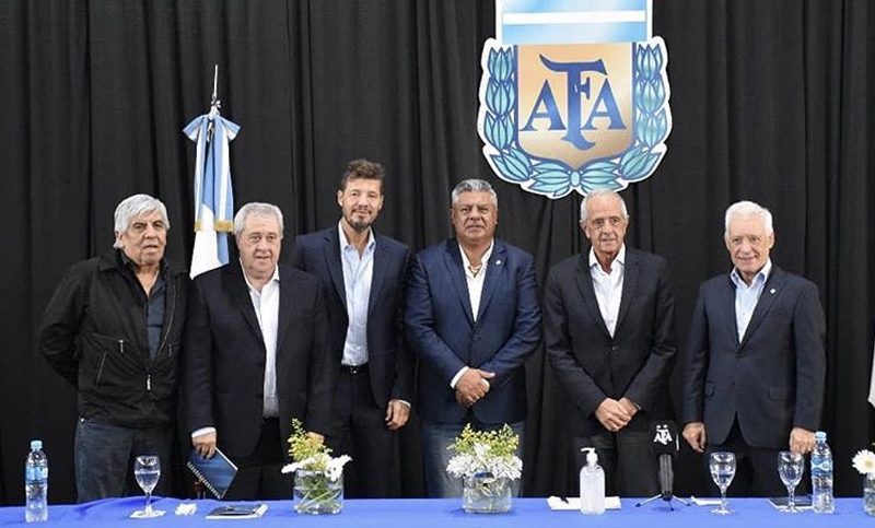 En asamblea virtual, Tapia fue reelecto como presidente de AFA hasta 2025, con seis vices, y se disolvió la Superliga