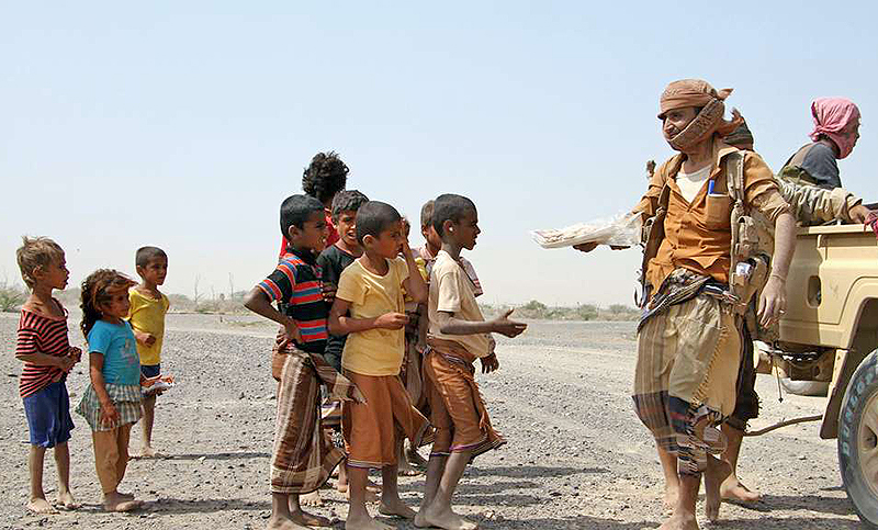 Crece el riesgo de hambruna para los niños en Yemen por escasez de ayuda por el coronavirus