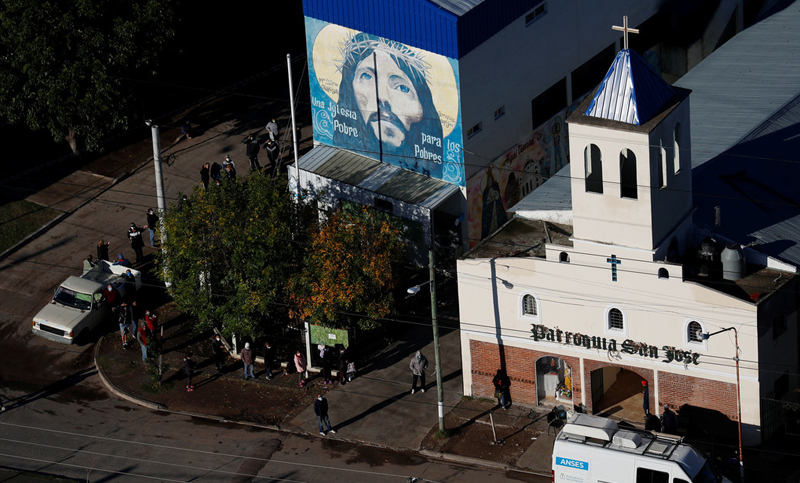 Una iglesia se convirtió en bar como protesta contra la cuarentena