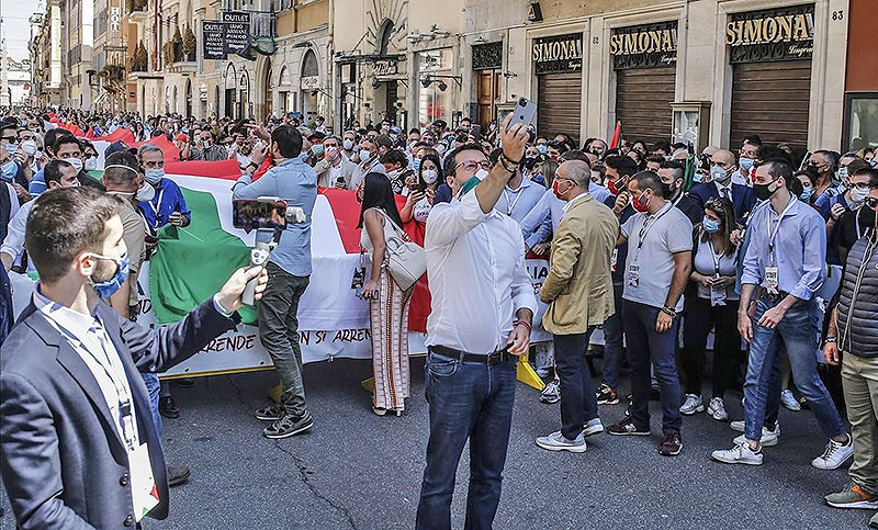 La oposición italiana marchó en Roma para reclamar más ayuda por la crisis del coronavirus
