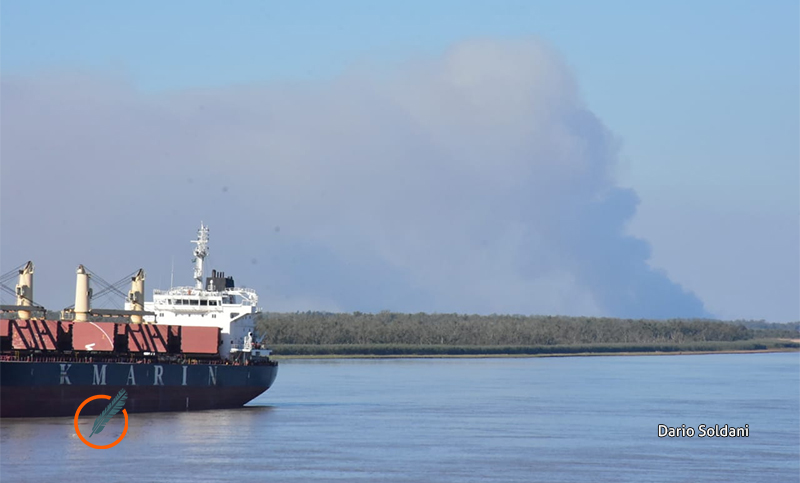 Mientras sigue la quema en las islas, advierten sobre el impacto del humo en la salud