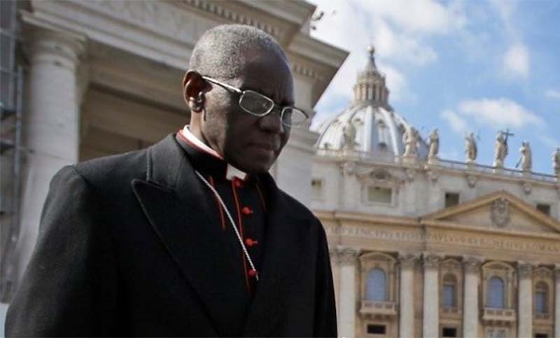Al cumplir 75 años el cardenal Robert Sarah presentó su renuncia al Papa