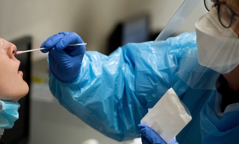 El Ministerio de Salud advierte que todo «resfrío es coronavirus» hasta que el test diga lo contrario